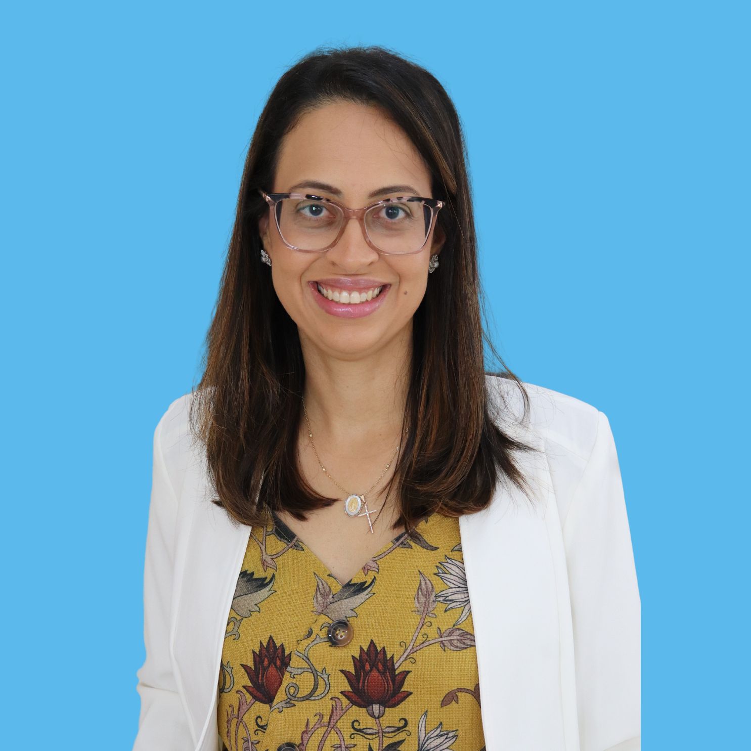 Fellowship em Monitorização Neurofisiológica Intraoperatória na Duke University Medical Center; Membro Titular da Sociedade Brasileira de Neurofisiologia Clínica e Membro Titular da Academia Brasileira de Neurologia; Mestrado em Neurologia pela Faculdade de Medicina de Ribeirão Preto - USP; Especialização em Neurofisiologia Clínica pelo Hospital das Clínicas da Faculdade de Medicina de Ribeirão Preto - USP; Especialização em Doenças Neuromusculares, Neuroimunologia e Neurogenética pelo Hospital das Clínicas da Faculdade de Medicina de Ribeirão Preto - USP; Residência Médica em Neurologia pelo Hospital das Clínicas da Faculdade de Medicina de Ribeirão Preto - USP;  Graduação em Medicina pela Universidade Federal do Amazonas (UFAM).