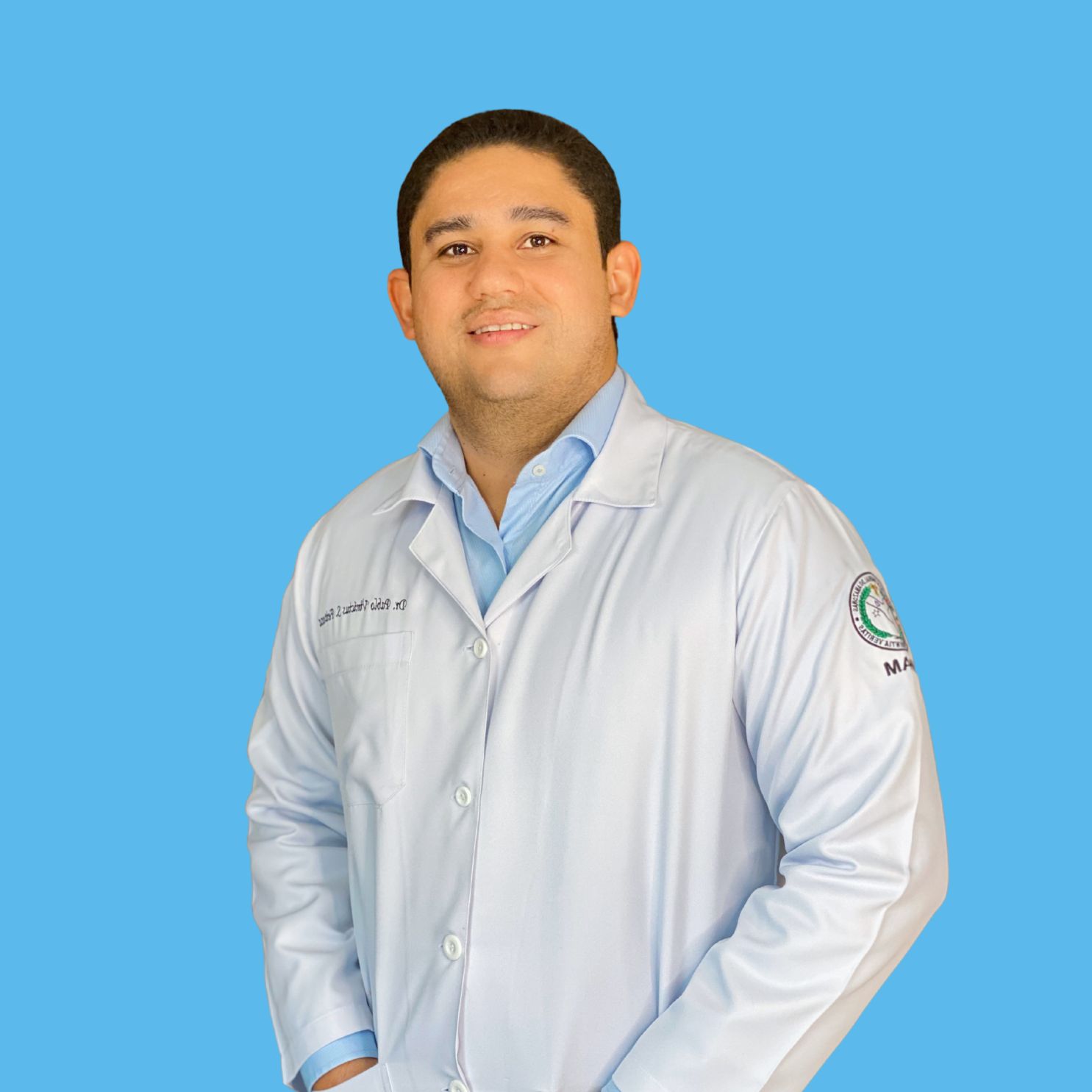 Fellowship em Monitorização Neurofisiológica Intraoperatória na Duke University Medical Center; Membro Titular da Sociedade Brasileira de Neurofisiologia Clínica e Membro Titular da Academia Brasileira de Neurologia; Mestrado em Neurologia pela Faculdade de Medicina de Ribeirão Preto - USP; Especialização em Neurofisiologia Clínica pelo Hospital das Clínicas da Faculdade de Medicina de Ribeirão Preto - USP; Especialização em Doenças Neuromusculares, Neuroimunologia e Neurogenética pelo Hospital das Clínicas da Faculdade de Medicina de Ribeirão Preto - USP; Residência Médica em Neurologia pelo Hospital das Clínicas da Faculdade de Medicina de Ribeirão Preto - USP;  Graduação em Medicina pela Universidade Federal do Amazonas (UFAM).